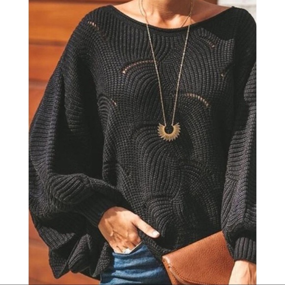 ✨LAST TWO✨Black scallop hem dolman sleeve
Sweater - Picture 2 of 4